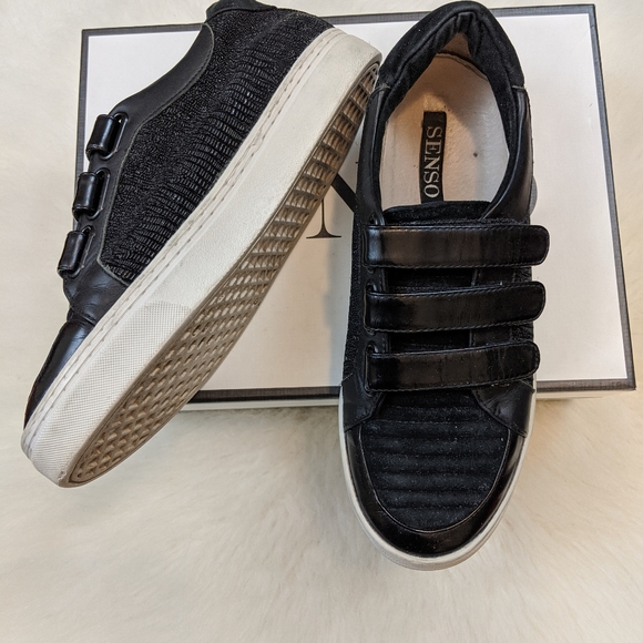 Sneakers - Picture 4 of 5